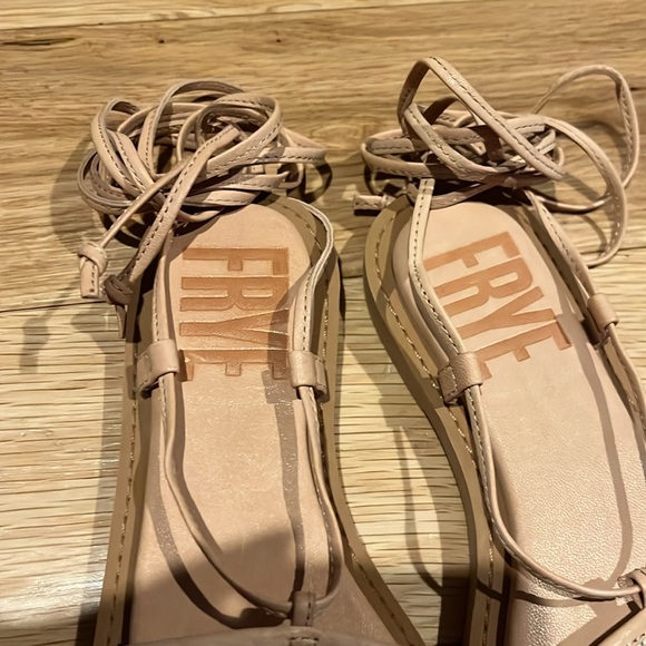 Frye Faye Ankle Tie Crochet Sandals Oatmeal/Natural Color Size 6M - Picture 5 of 12
